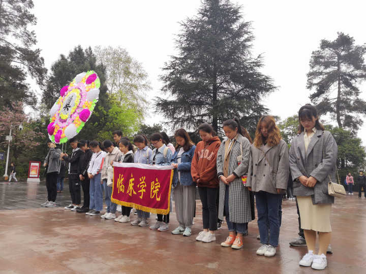 清明扫墓2.jpg 清明扫墓2.jpg