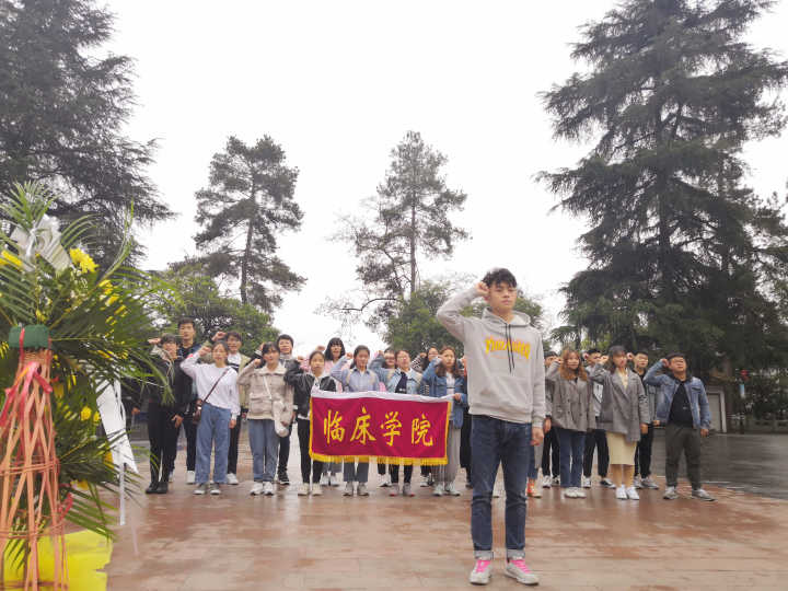 清明扫墓4.jpg 清明扫墓4.jpg